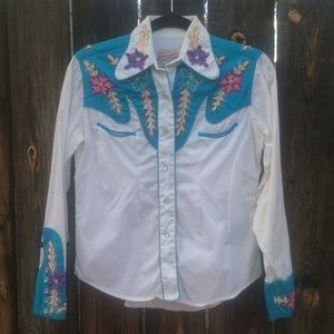 Kitschi cool gorgeous embroidered shirt